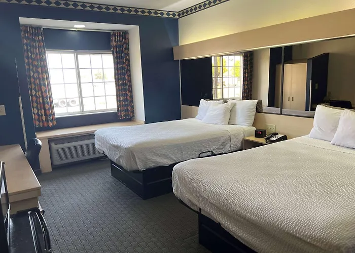 Days Inn & Suites By Wyndham Hutchinson